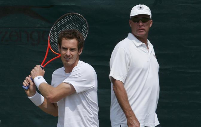 Alle spalle di Murray c' da un anno Ivan Lendl: con i consigli dell'ex campione cecoslovacco il tennista scozzese ha vinto l'oro olimpico a Londra e gli Us Open 2012, raggiungendo poi la finale agli Australian Open e ora a Wimbledon. Reuters